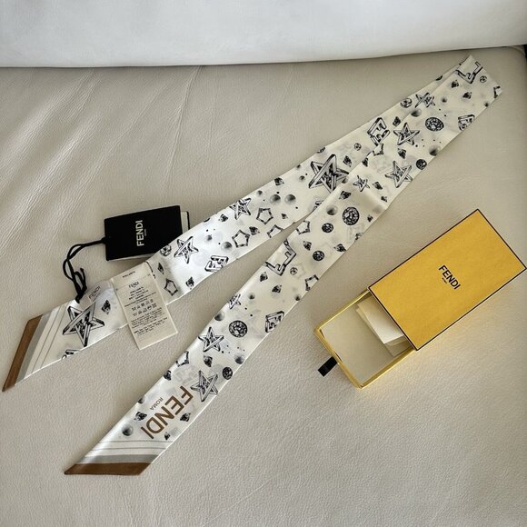 NEW FENDI TWILL SCARF SILK Beige PLANETS STARS 100% Authentic - Picture 8 of 8